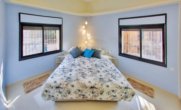 3 bedrooms, iron/ironing board, free WiFi, bed sheets