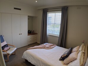 3 bedrooms, WiFi - Family-friendly home in an unbeatable location (South Yarra)