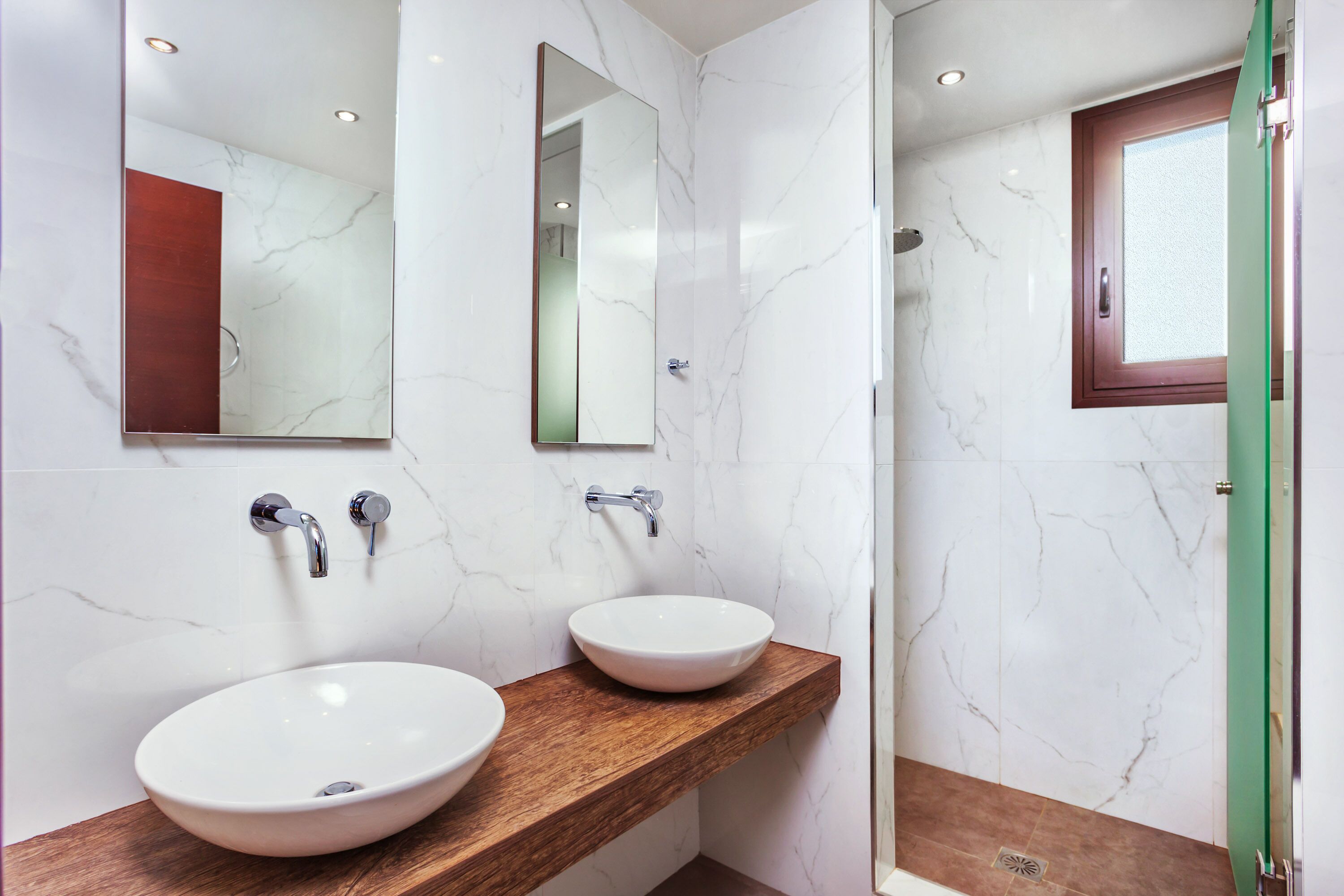 Villa Supérieure, 4 chambres, piscine privée | Salle de bain | Douche, sèche-cheveux, serviettes fournies