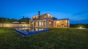 Villa Deluxe, 5 chambres, piscine privée | Façade de l’hébergement