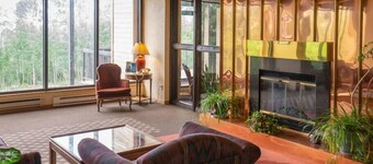 Condo 140, Wifi, Community Pool, Jacuzzi, Lounge,