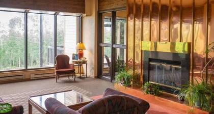 Condo 140, Wifi, Community Pool, Jacuzzi, Lounge,