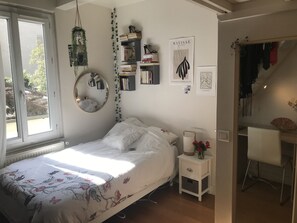 4 makuuhuonetta, työpöytä, silitysrauta/-lauta, ilmainen Wi-Fi