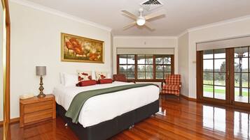 4 habitaciones, tabla de planchar con plancha y internet