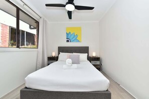 5 bedrooms, iron/ironing board, WiFi, bed sheets