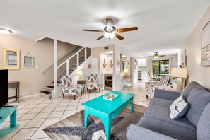 TV - ⭐200yds to Beach-Pool-Pretty Updates-Multiple Balconies-2BR Gulf Winds East #35⭐ (Miramar Beach)