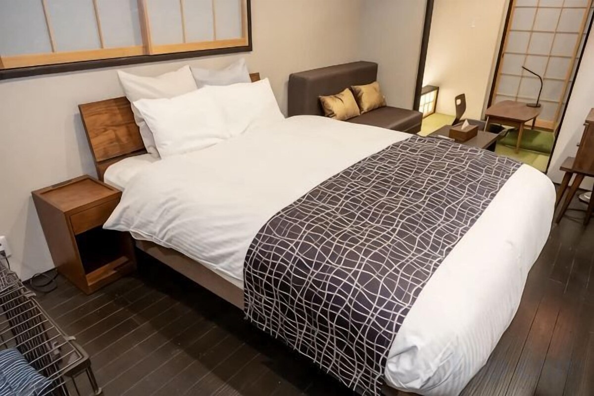 Premium bedding, down duvets, desk, laptop workspace