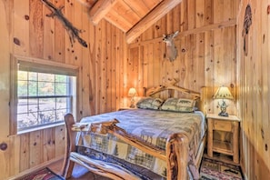 2 bedrooms, internet, bed sheets - Greer Lodge- Guest Quarters (Greer)