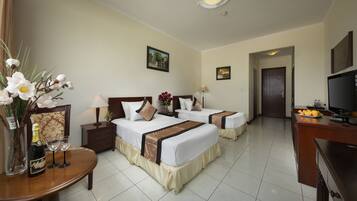 Bộ đồ giường cao cấp, nệm cao su hoạt tính (memory foam), minibar