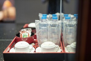 أغطية فراش متميزة وأسرّة بإسفنج يتكيف مع شكل الجسم وميني بار