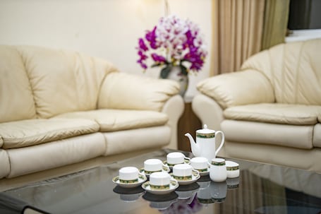 32-inch LCD TV with cable channels, TV