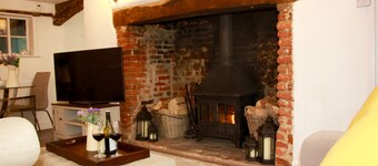 Romantic* Castle on the Hill Cottage *Framlingham