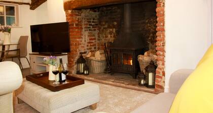 Romantic* Castle on the Hill Cottage *Framlingham