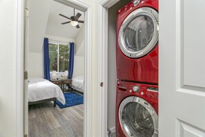 2 chambres, fer et planche à repasser, draps fournis