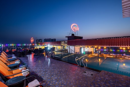 Outdoor pool. Hotel Maxx