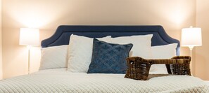 1 bedroom, iron/ironing board, WiFi, bed sheets - Maison 226 Count Basie Suite (Hot Springs)