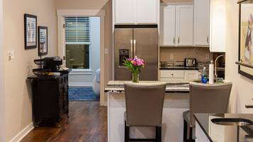 Coffee/tea maker, fridge, microwave, oven