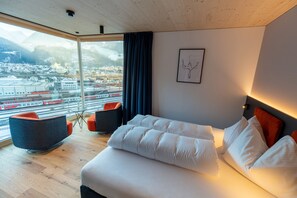 Dobbeltrom – panorama | Safe på rommet, blendingsgardiner, lydisolert og strykejern/-brett