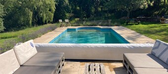 Charming cottage in quiet village near the Helford River