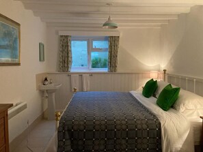 2 makuuhuonetta, silitysrauta/-lauta, vauvan matkasänky, ilmainen Wi-Fi