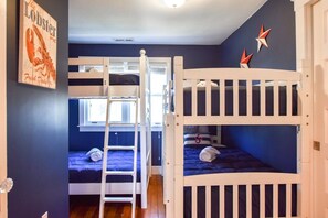 3 slaapkamers, een strijkplank/strijkijzer, wifi, beddengoed