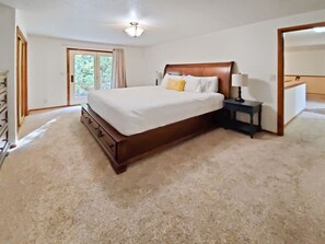 3 bedrooms, desk, iron/ironing board, travel cot