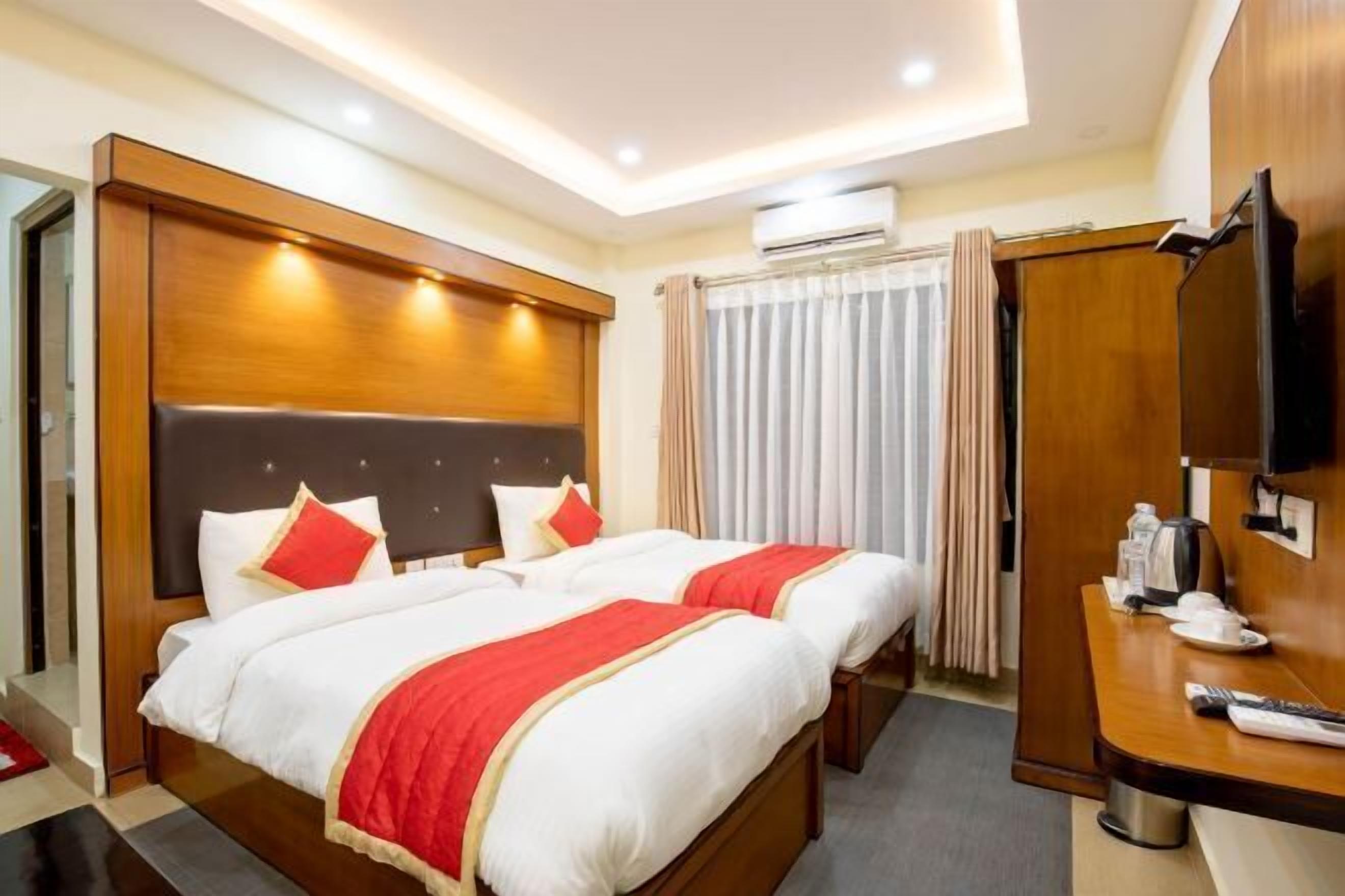 Minibar, desk, free WiFi, bed sheets