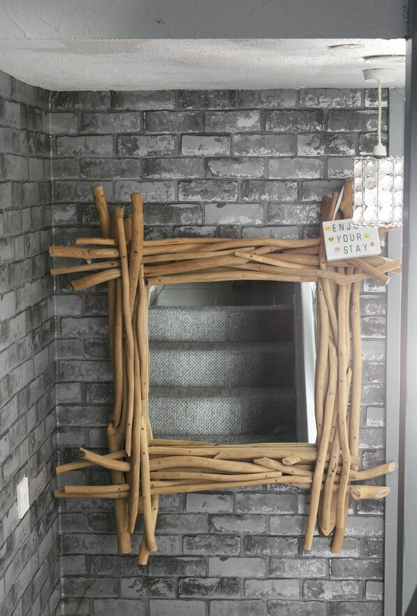 Interior - Arena Central - 6 beds 2 bathrooms parking great location for work or leisure. (Birmingham)