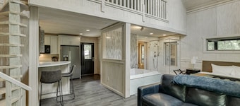 Gold Peak Treehouse Near Helen, Georgia - Cedar Creek Rentals LLC