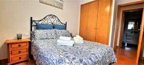 2 chambres, fer et planche Ă repasser, Wi-Fi gratuit, draps fournis