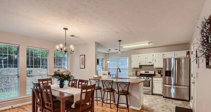 Lawrenceville Gem! Close Hwy 85 & 316!