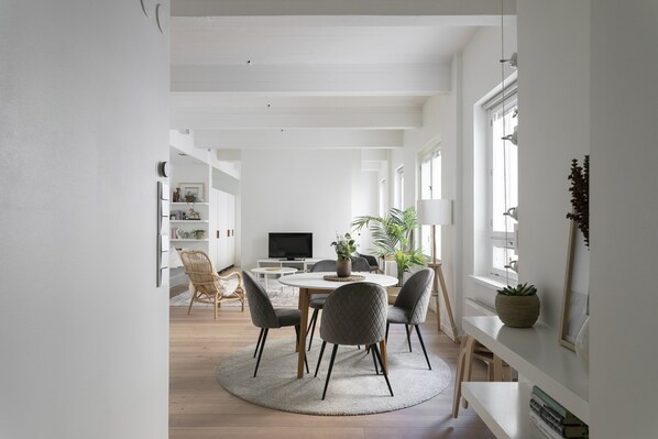 Iron/ironing board, free WiFi, bed sheets - Bright Loft apartment by White Church (Helsinki)