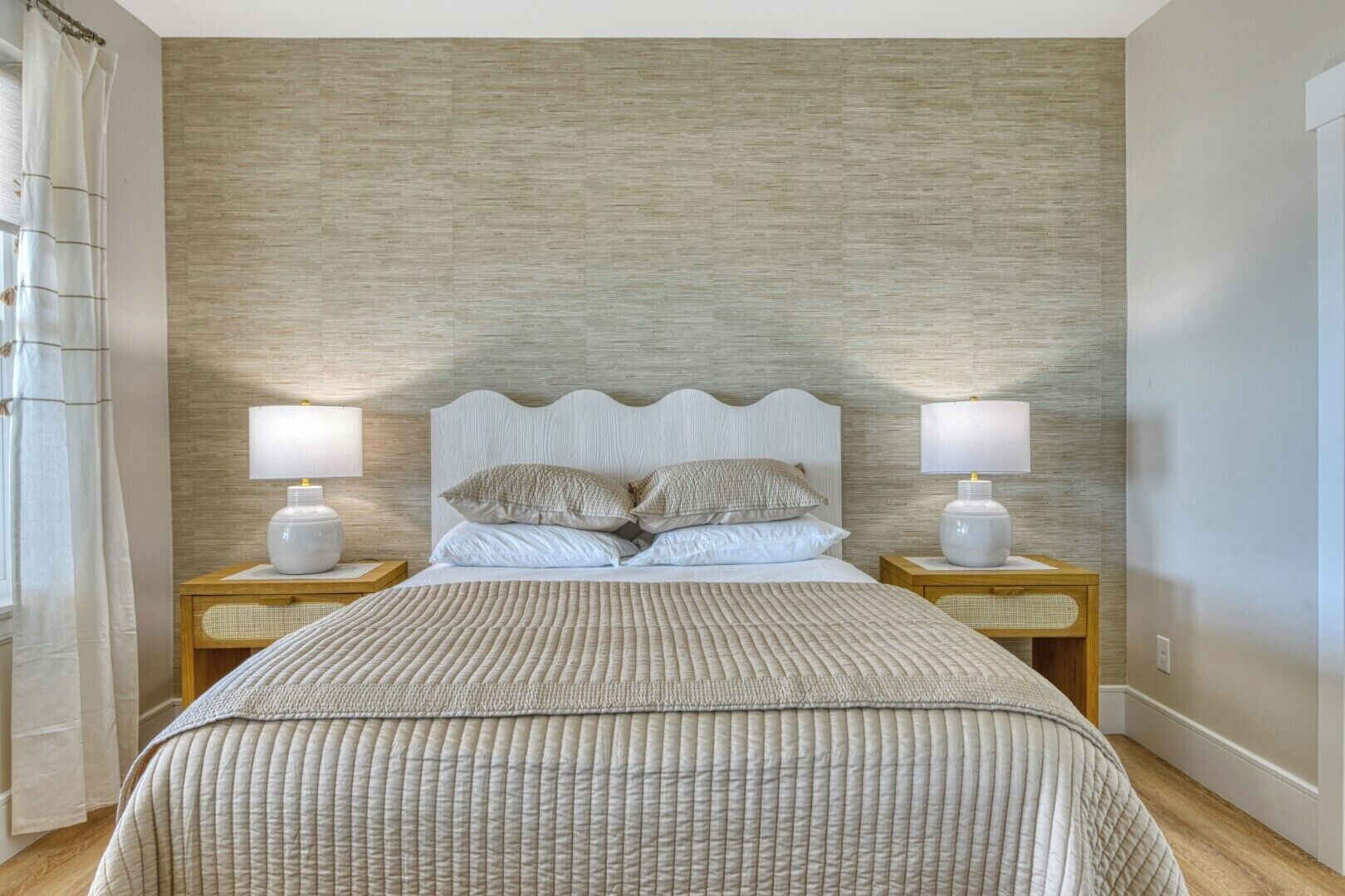 6 bedrooms, iron/ironing board, WiFi, bed sheets