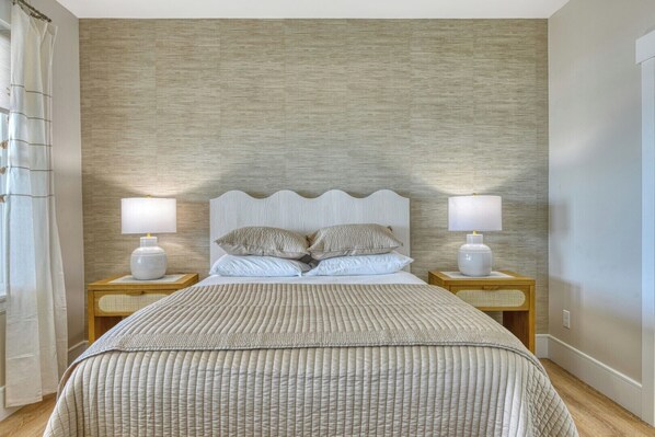 6 bedrooms, iron/ironing board, WiFi, bed sheets