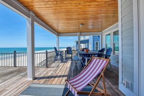 Outdoor dining - The Salty Dog - 6 Bedroom, 5 Bathroom, Oceanfront, Dog Friendly Home (Garden City Beach)