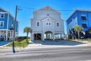 Exterior - The Salty Dog - 6 Bedroom, 5 Bathroom, Oceanfront, Dog Friendly Home (Garden City Beach)