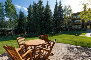 Outdoor dining - Spacious Condo w/ Great Alpine Views from Private Balcony w/ Gas Fireplace! (Keystone)