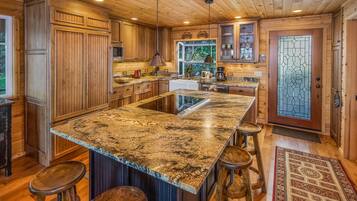 KĂŒhlschrank, Mikrowelle, Ofen, Herdplatte