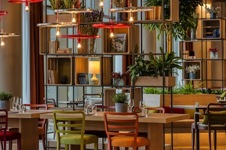 Restaurant. Intercityhotel Amsterdam Schiphol Airport