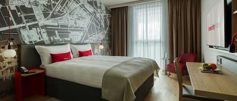 Quarto duplo empresarial | Roupas de cama antialérgicas, frigobar, cofres nos quartos, escrivaninha