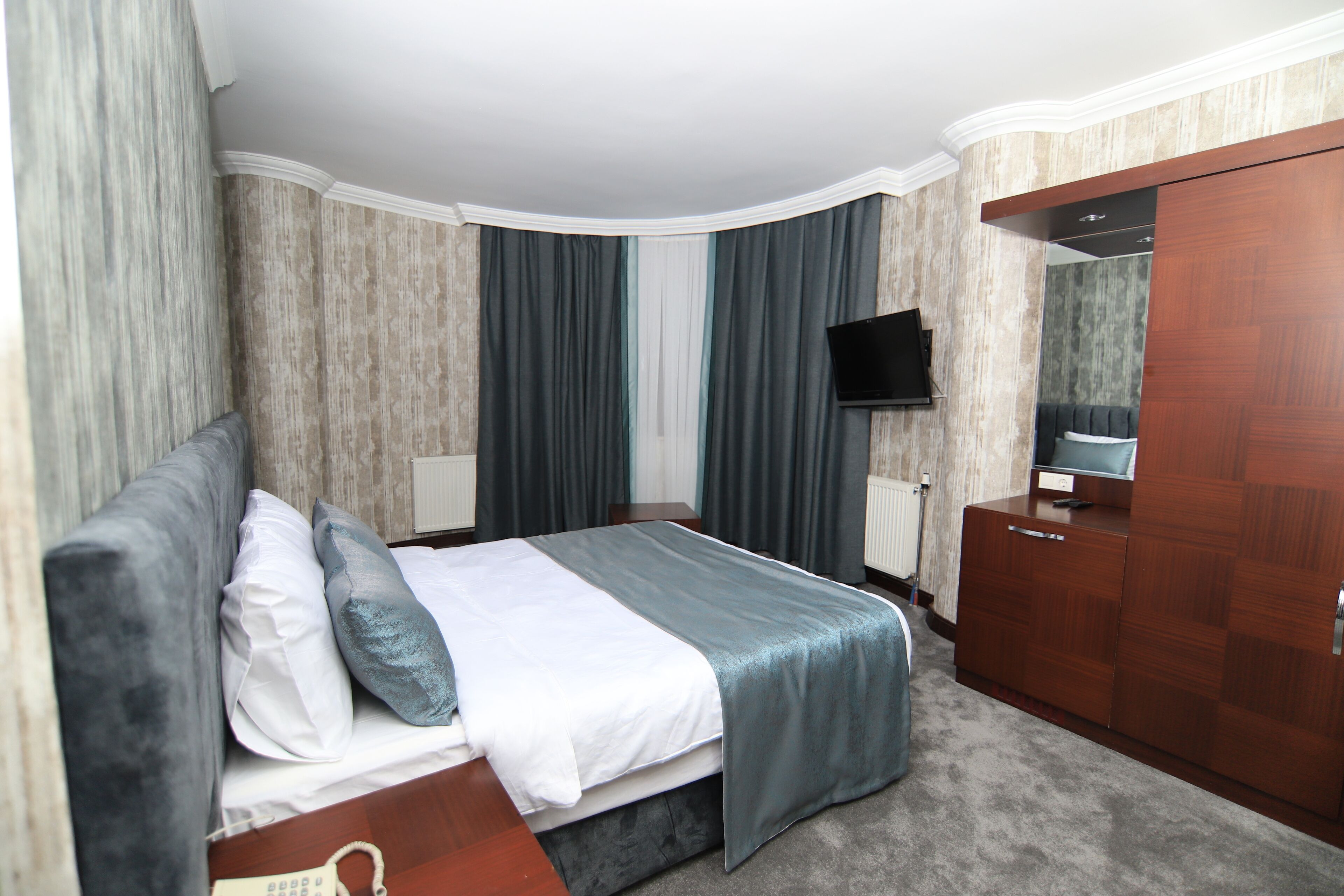 minibar, in-room safe, desk, laptop workspace