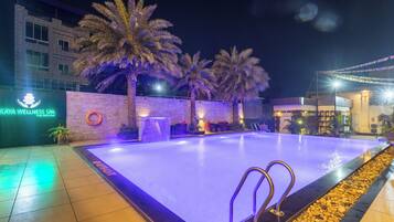 Piscine extérieure (ouverte en saison)