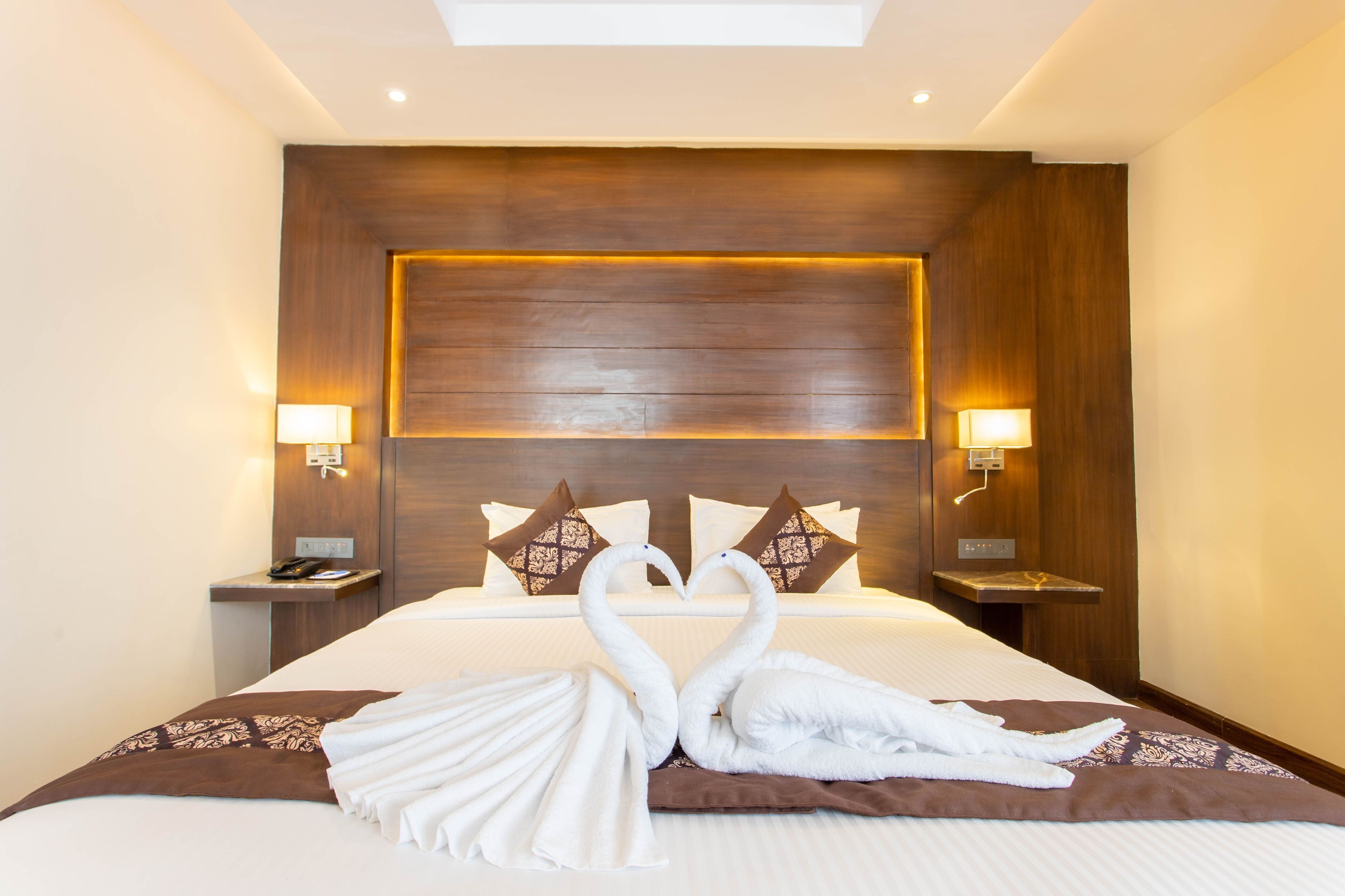 Minibar, iron/ironing board, free WiFi, bed sheets
