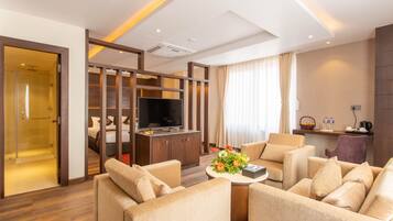 Suite Eksekutif | Minibar, setrika/meja setrika, Wi-Fi gratis, dan seprai linen