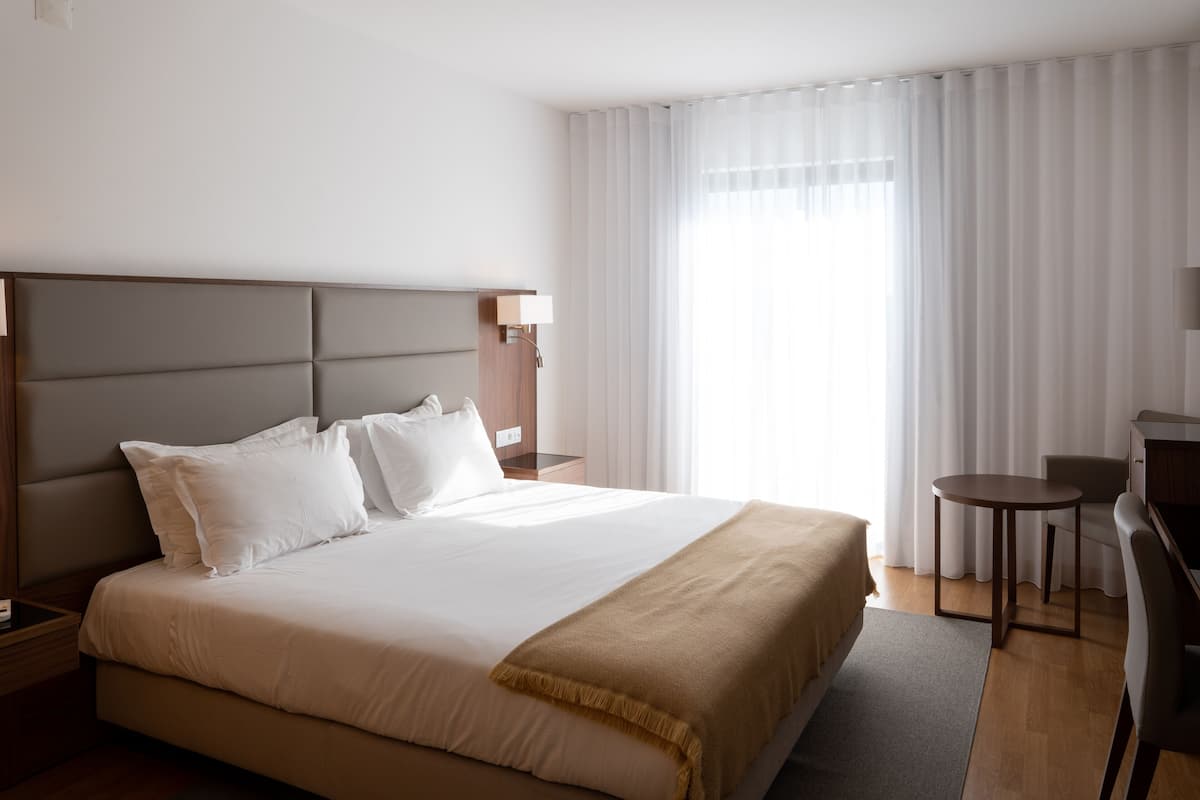 Minibar, in-room safe, desk, iron/ironing board (on request)