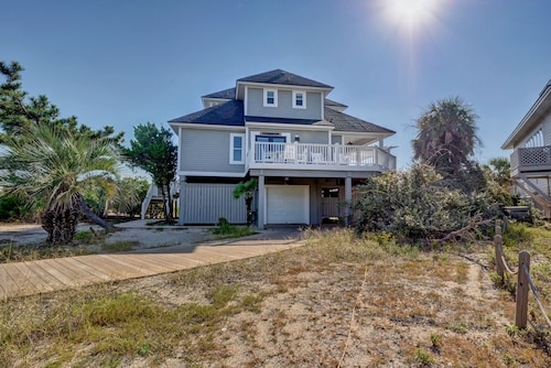 Bald Head Island. Oceanfront 2nd Row. 4 bedrooms. 3.5 baths. BHI Club access.