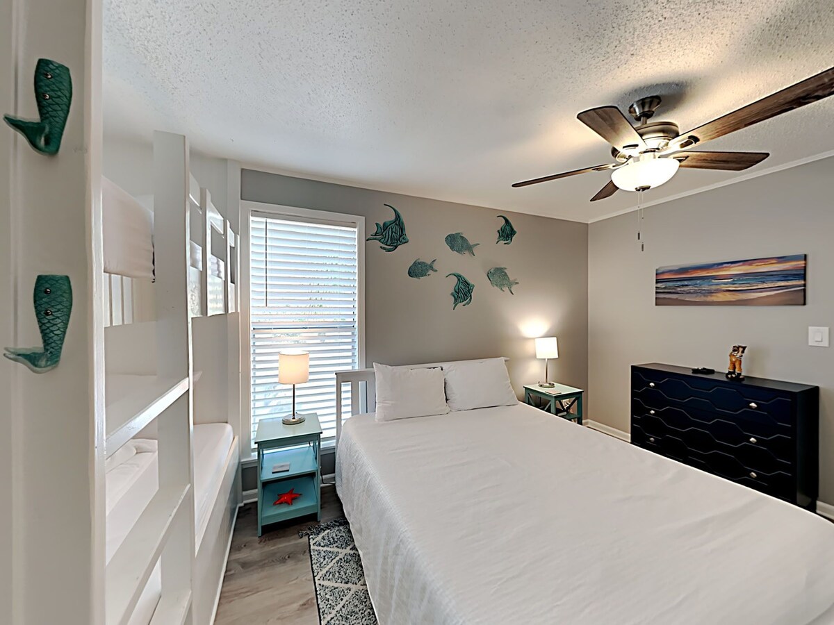 Photo 10 of Sandpiper Cove 2015 | Stroll to Beach, Pool!