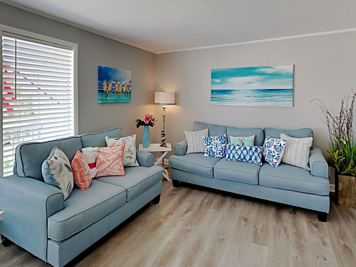 Photo 4 of Sandpiper Cove 2015 | Stroll to Beach, Pool!