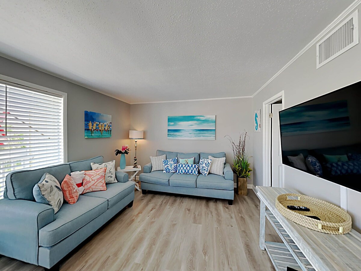 Photo 12 of Sandpiper Cove 2015 | Stroll to Beach, Pool!