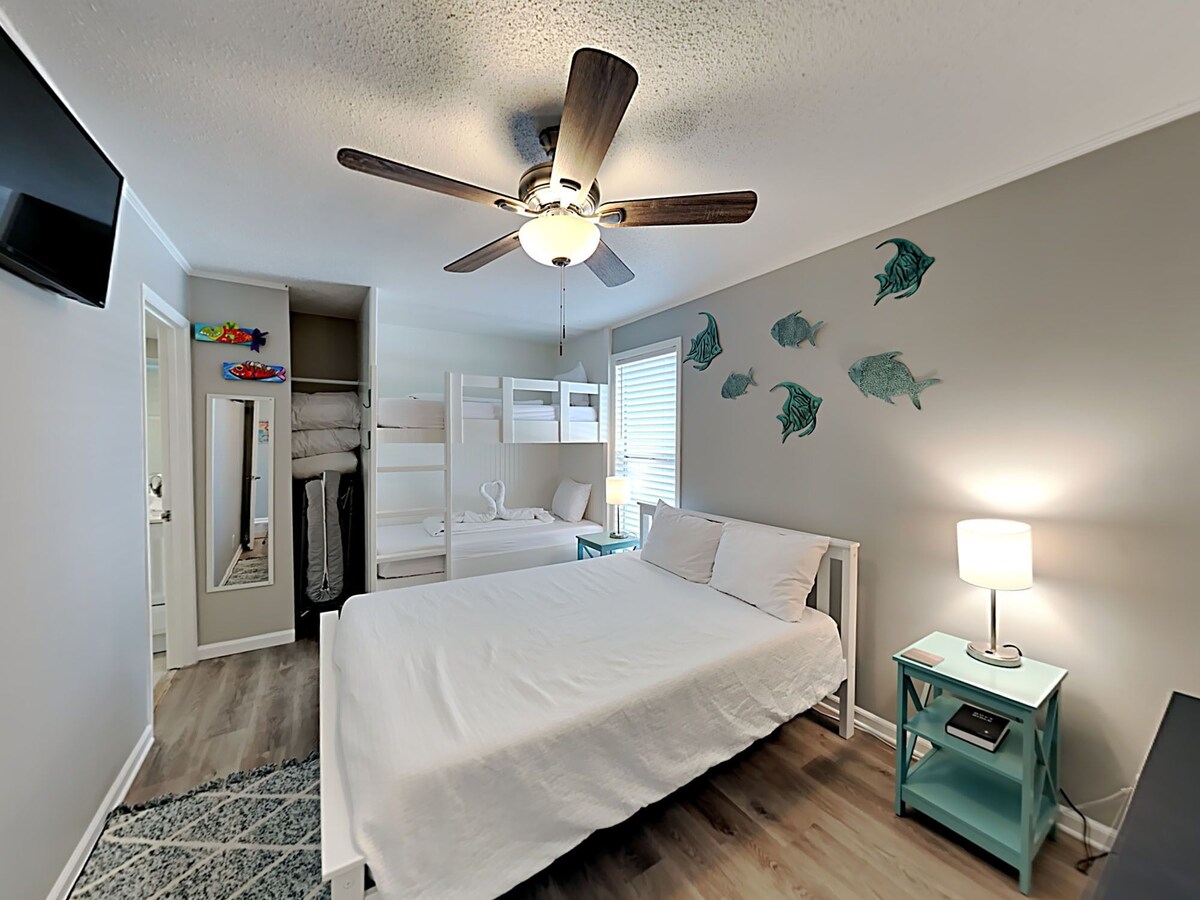 Photo 3 of Sandpiper Cove 2015 | Stroll to Beach, Pool!